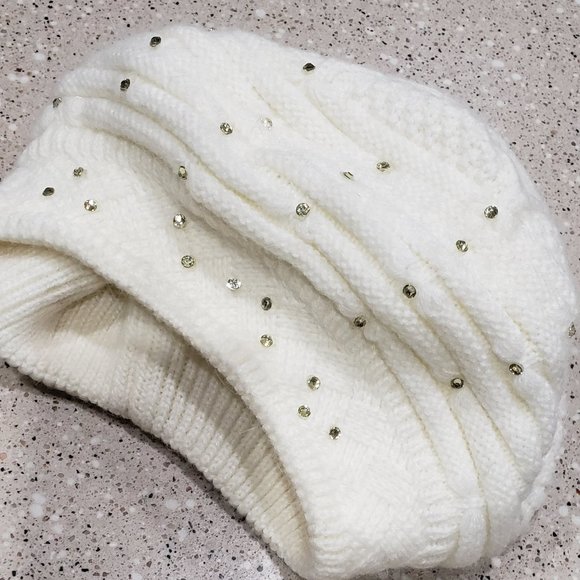 Winter Beanie.& Gloves. - Picture 7 of 10